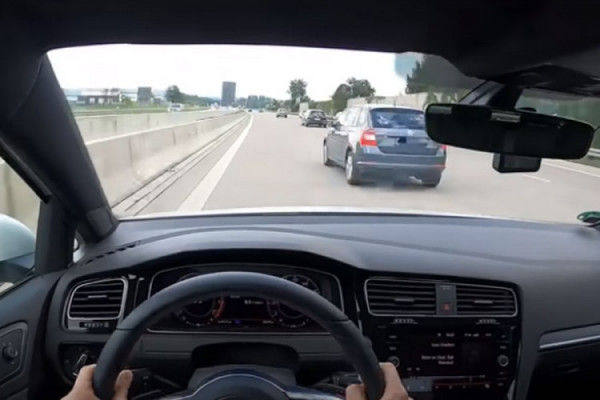 Za dlaku izbjegli katastrofu na autoputu pri brzini od 240 km/h