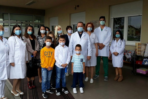 Učenici iz Crnjelova obradovali djecu na pedijatriji