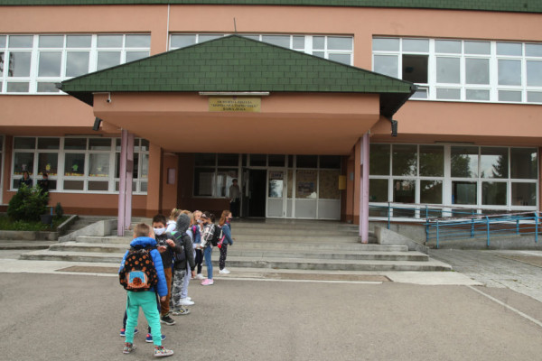 ŠKOLE U SRPSKOJ SE ZATVARAJU NA ČETIRI DANA Ministarstvo prosvjete poslalo IZNENADNI DOPIS direktorima (FOTO)