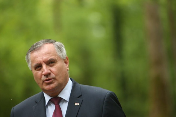POMOĆ ZA UGROŽENE Iz budžetske rezerve premijera Srpske do sada uplaćeno 65.000 maraka u humanitarne svrhe