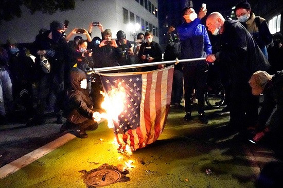 Protesti u SAD prerasli u nerede, na ulicama Nacionalna garda