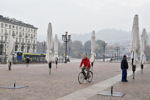 NOVI NESLAVNI REKORD U Italiji za jedan dan preminulo 550 osoba, zaraženo više od 40.000 LJUDI