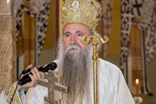 Vladika Јoanikije i dalje pozitivan na virus, oporavak teče prema planu
