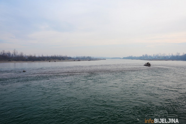 Zvornik: Na obali Drine pronađeno tijelo muškarca