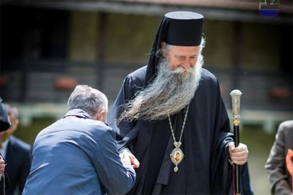 Mitropolija se izvinila, vladika Joanikije ipak i dalje ima koronu