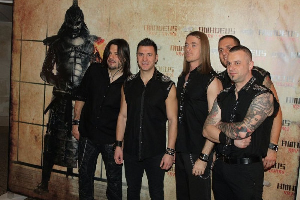 PRIJE NEKOLIKO MJESECI NIŠTA NIJE SLUTILO NA TRAGEDIJU Posljednja zajednička fotografija "Amadeus benda"