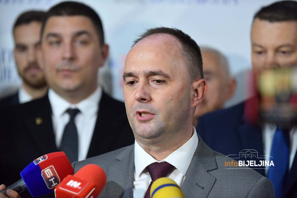 Cvjetinović podnio ostavku u DNS-u i napustio poslanički klub