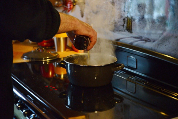 Tri uobičajene greške pri kuvanju kojim povećavate toksičnost vaše hrane