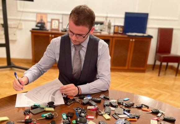 STANIVUKOVIĆ ISPUNJAVA PRVA OBEĆANJA "Ključevi od službenih vozila vraćeni poslije radnog vremena"