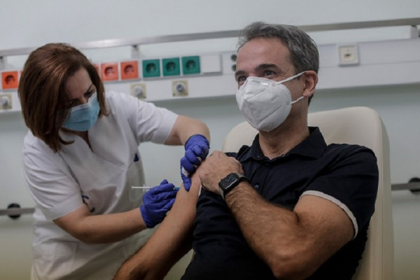 Vakcinu protiv korone primili brojni svetski zvaničnici