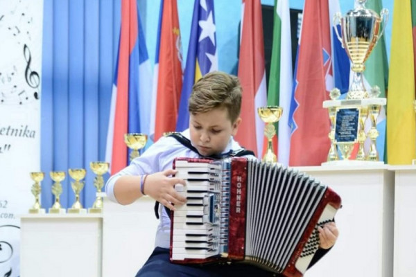 Dva nova zlata za 10-godišnjeg harmonikaša Đorđa Perića iz Bijeljine