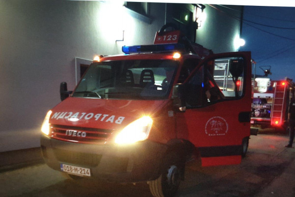 Dvočasovna borba sa požarom u zgradi BN televizije (FOTO)