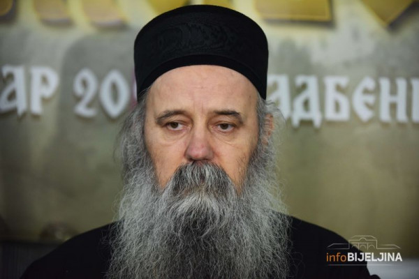 Episkop Fotije služi Božićni uranak u Sabornom hramu u Bijeljini