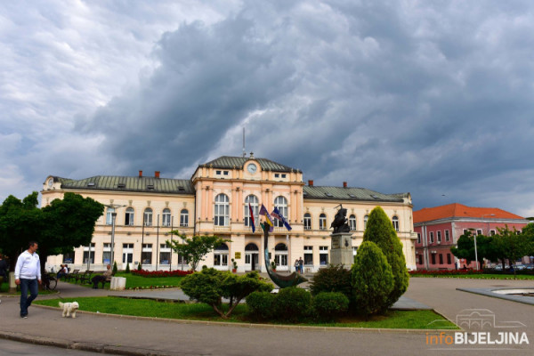 Bijeljina: Dodijeljeni ugovori o stipendiranju 24 studenta