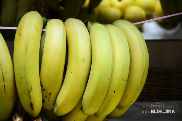 Bananom protiv bubuljica, podočnjaka i nepravilnosti na koži