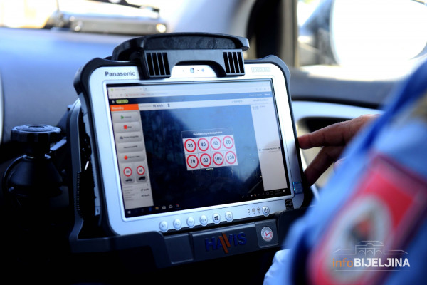 Presretač “ulovio” audi stranih tablica na 95 km/h preko ograničenja