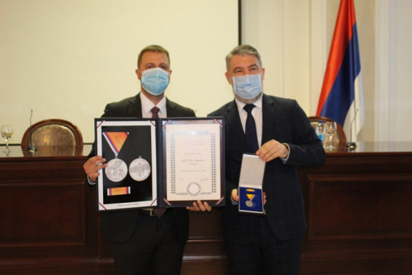 Loparski zdravstveni radnici dobitnici medalje zasluga za narod