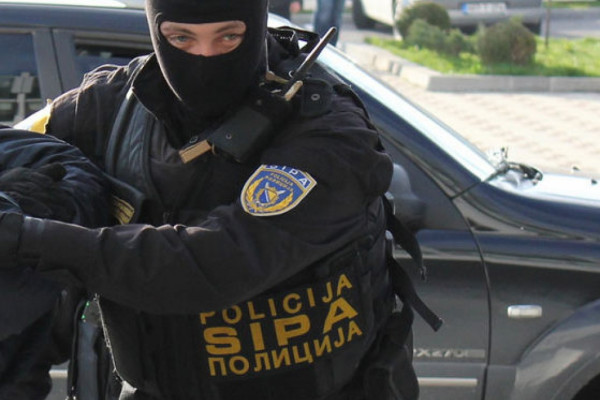 U Bijeljini i Foči UHAPŠENE tri osobe, oduzete cigarete, duvan, novac