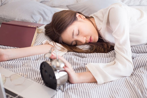 Duže spavanje vikendom šteti zdravlju?