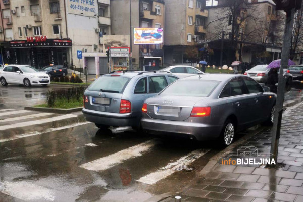 Sudar u centru Bijeljine, saobraćaj se odvija otežano (FOTO)