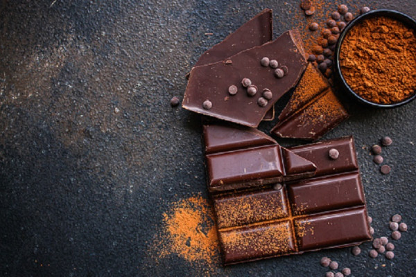 Znate li zašto je dobro pojesti kockicu tamne čokolade prije obroka!?