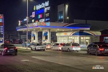 I u Bijeljini vozači požurili da naspu gorivo prije poskupljenja (FOTO)