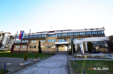 Sutra odavanje počasti poginulim pripadnicima policije