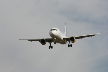 Avion se prepolovio prilikom slijetanja (VIDEO)