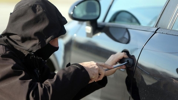 Noćima mu krali dijelove sa auta i kamiona