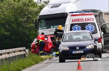 DETALJI TEŠKE NESREĆE KOD BIJELJINE Vozač kamionu prilikom udara iščupao volan (FOTO)