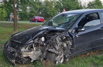 TEŠKA NEZGODA Djevojka povrijeđena u sudaru kod Bijeljine prevezena na UKC u Banjaluku (FOTO)