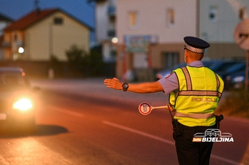 Vozio bez registarskih tablica: Policija kod Lopara oduzela "golf"