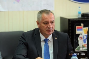 “Srpska bi mogla uvesti NARODNI HLJEB” Višković najavio prehrambrene pakete za socijalno ugrožene