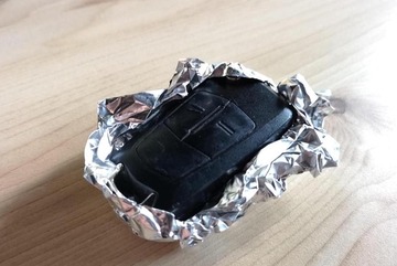 Zašto neki vozači umotavaju ključ u aluminijumsku foliju?