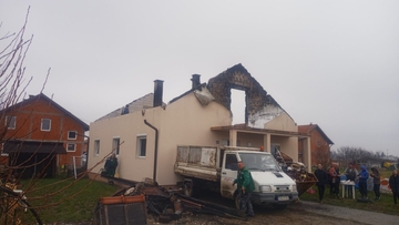 Bijeljina: POČELA SANACIJA kuće Hržićima, pridružite se i POMOZITE (FOTO)