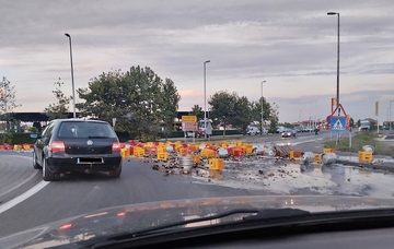 Bijeljina: Burad i gajbe piva rasuti po kružnom toku (FOTO)