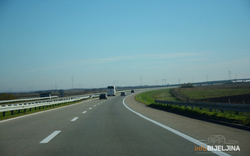 Na većini puteva u BiH jutros se saobraća redovno, uslovi za vožnju povoljni