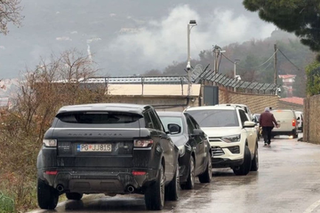 Opsadno stanje u Kotoru: Policija pretresa objekte "kavačkog" klana