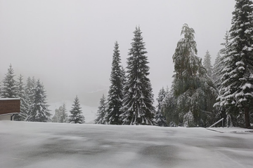 Pao snijeg na Jahorini (FOTO)