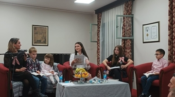 Bijeljinka Milica Mićić (17) predstavila svoju prvu knjigu, napisanu na engleskom jeziku: Uskoro i zbirka pjesama (FOTO)