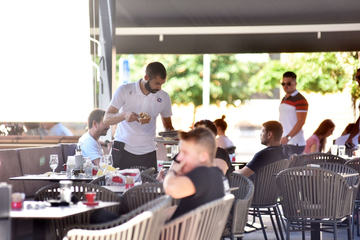 Kriza u ugostiteljstvu Srpske: Mladi masovno odlaze na Jadran