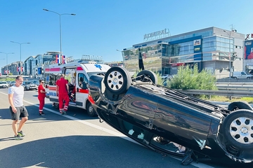 Automobil na krovu kod Arene