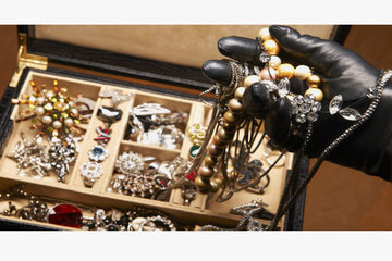 Prnjavorčanka krala nakit i novac iz stanova, šteta 38.000 KM