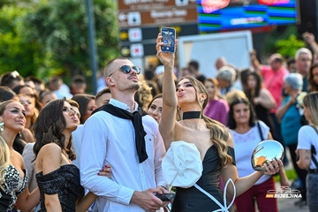 Maturanti Poljoprivredne i medicinske škole Bijeljina zakoračili u novi životni period (FOTO, VIDEO)