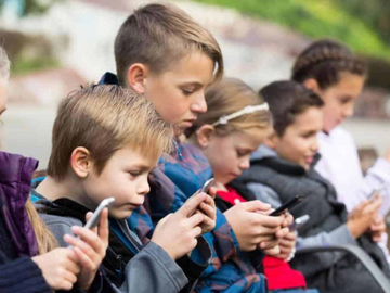 Britanija uvodi vremensko ograničenje za djecu na mrežama: TikTok i Snepčet pod lupom
