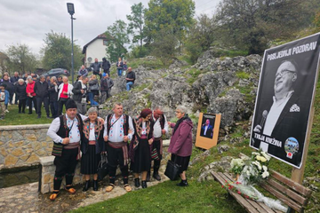 Romanija i Knežina pjesmom se oprostili od svog Halida Bešlića