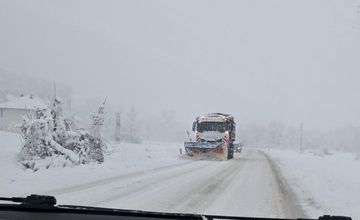 Lopare: Puteve čisti skoro 30 mašina, nema struje u nekoliko mjesnih zajednica (FOTO)