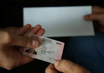 Kako i zašto građani u BiH godinama vozačke dozvole plaćaju papreno