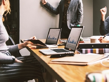 Kompanija zabranila radnicima da pričaju o politici, trećina dala otkaz