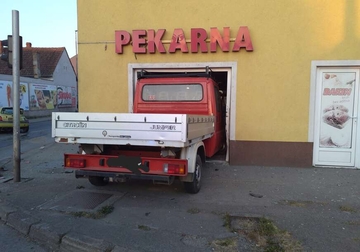 Kamion uletio u pekaru, povrijeđeno 5 osoba